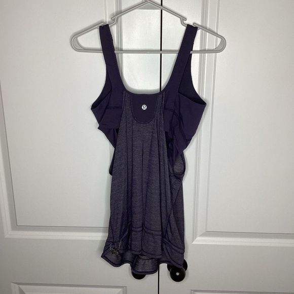 EUC Ladies Lululemon Tank Top with Built in Bra - Picture 3 of 4